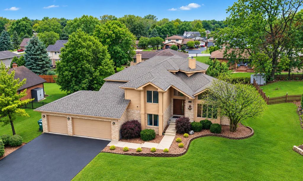 13630 S Chippewa Trail, Homer Glen