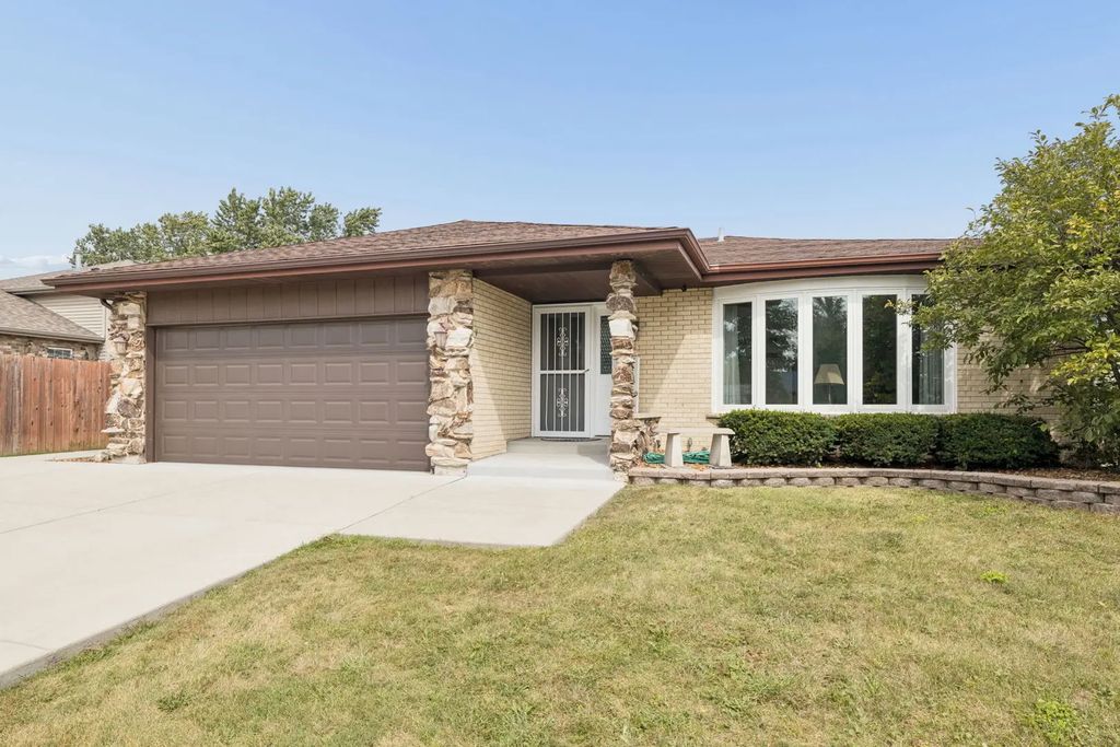 5222 Laramie Court, Oak Forest