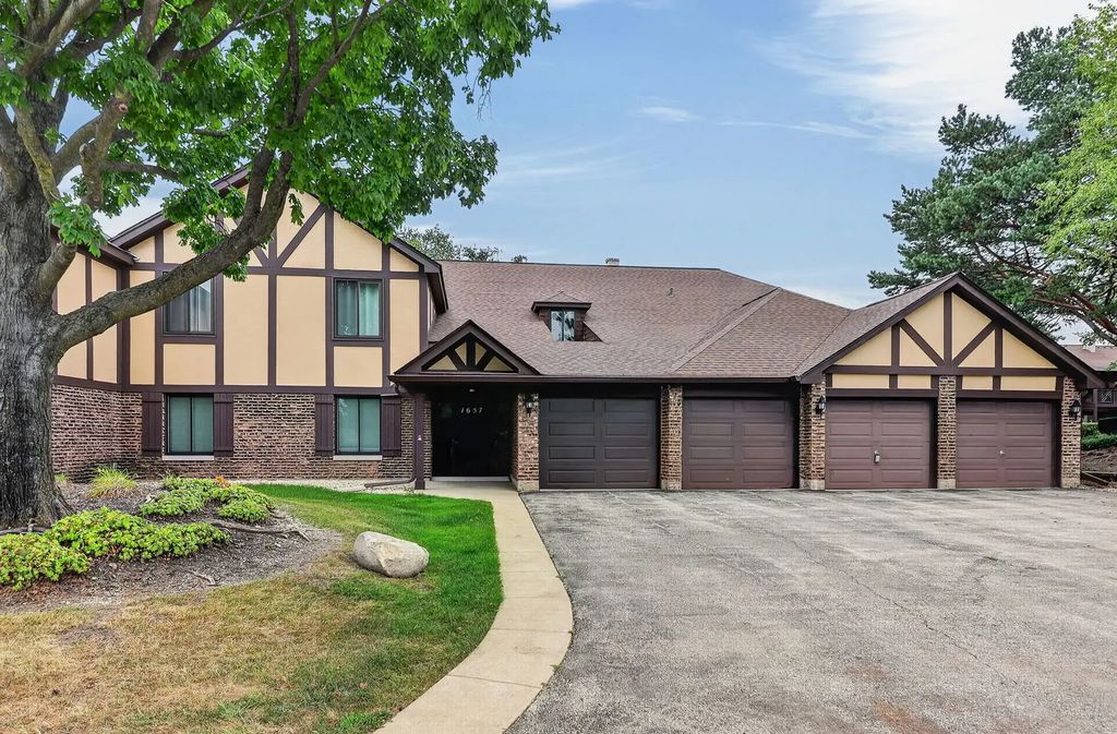 1657 Dover Court C, Wheaton