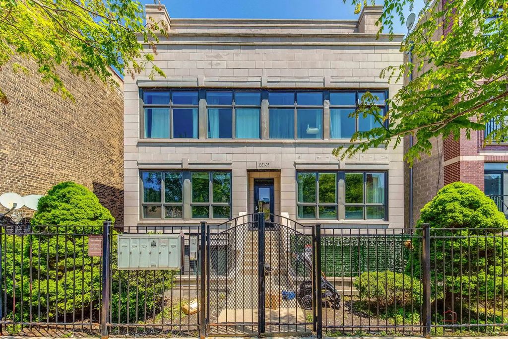 1321 N Bosworth Avenue 1s, Chicago