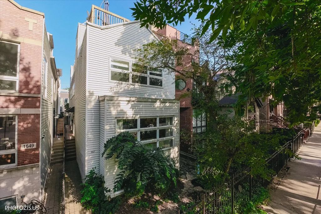1647 N Winchester Avenue A, Chicago