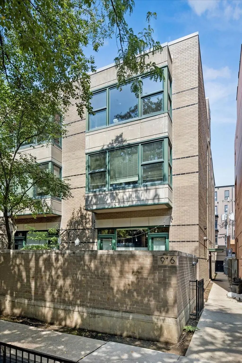 916 W Fletcher Street C, Chicago