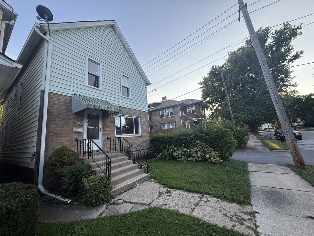 2527 Oak Street, Blue Island