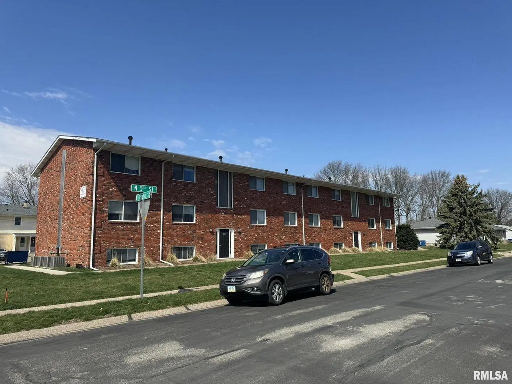 400 N 5th Street 6, Eldridge