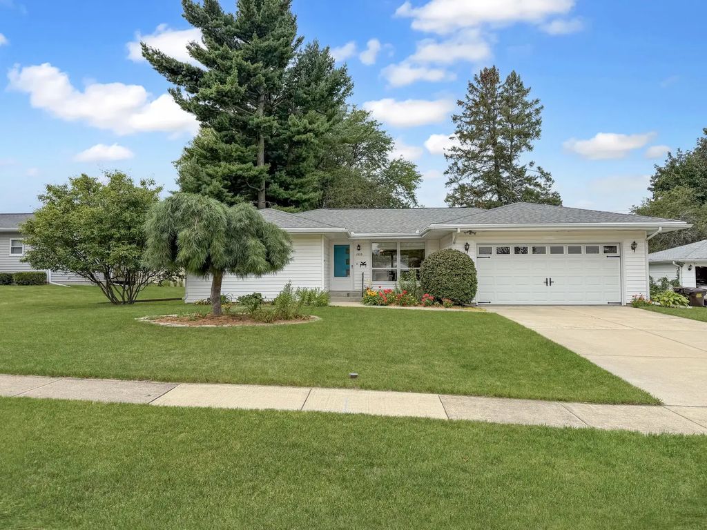 1353 Empire Court, Freeport