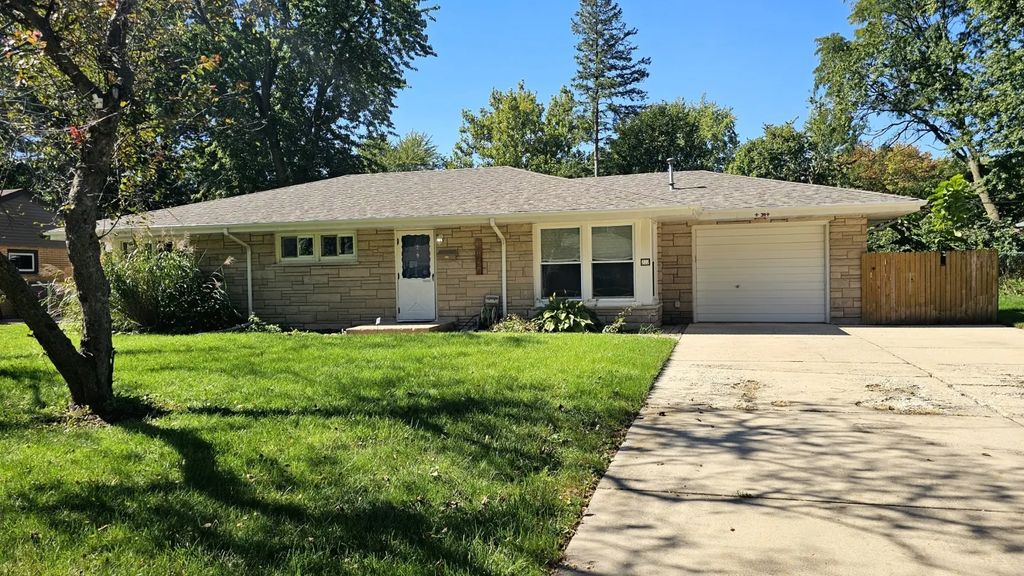 212 Hill Avenue, North Aurora