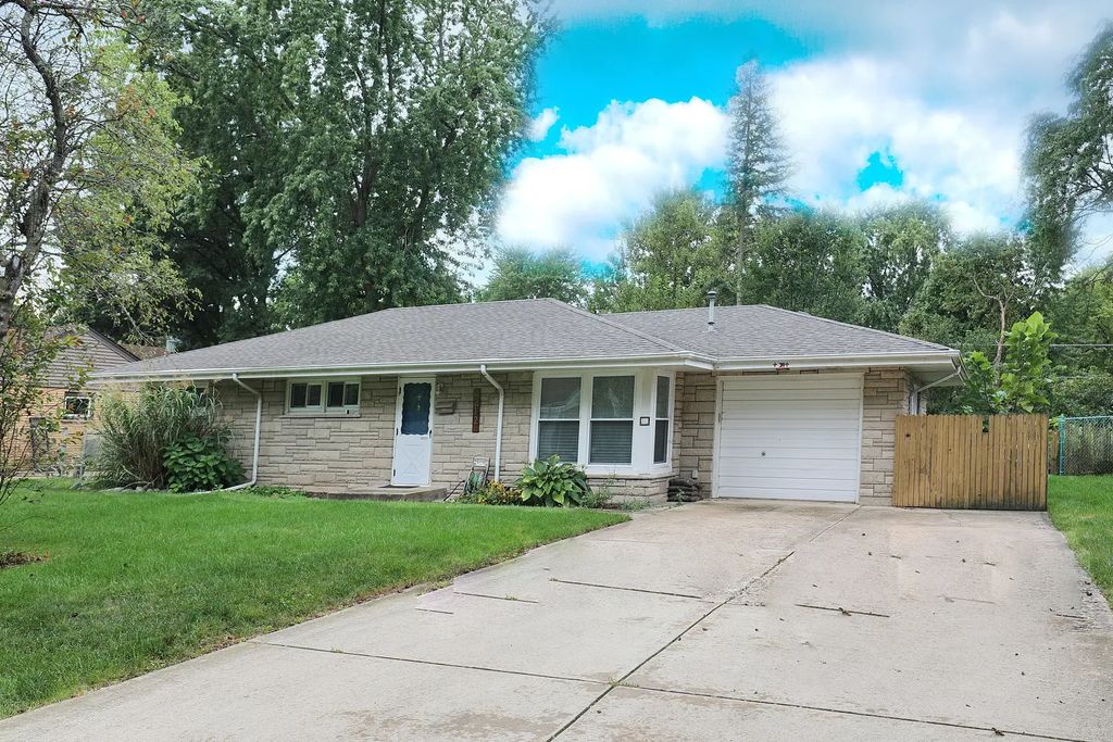 212 Hill Avenue, North Aurora