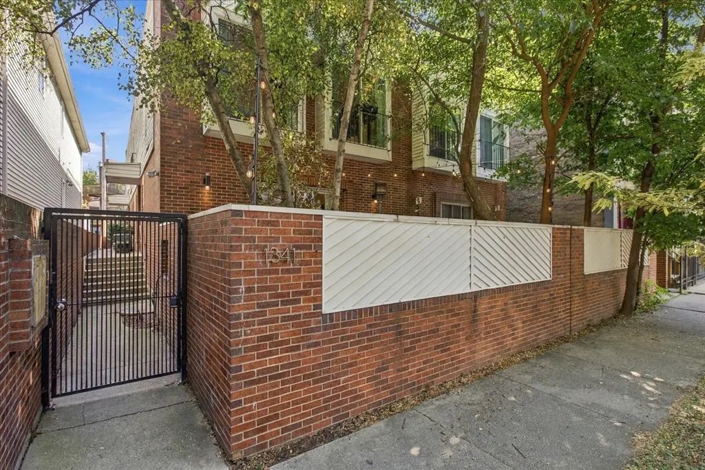 1341 N Wolcott Avenue A, Chicago