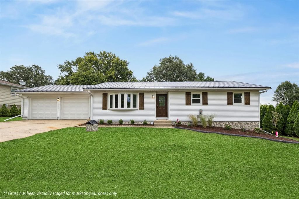 2595 282nd Avenue, De Witt