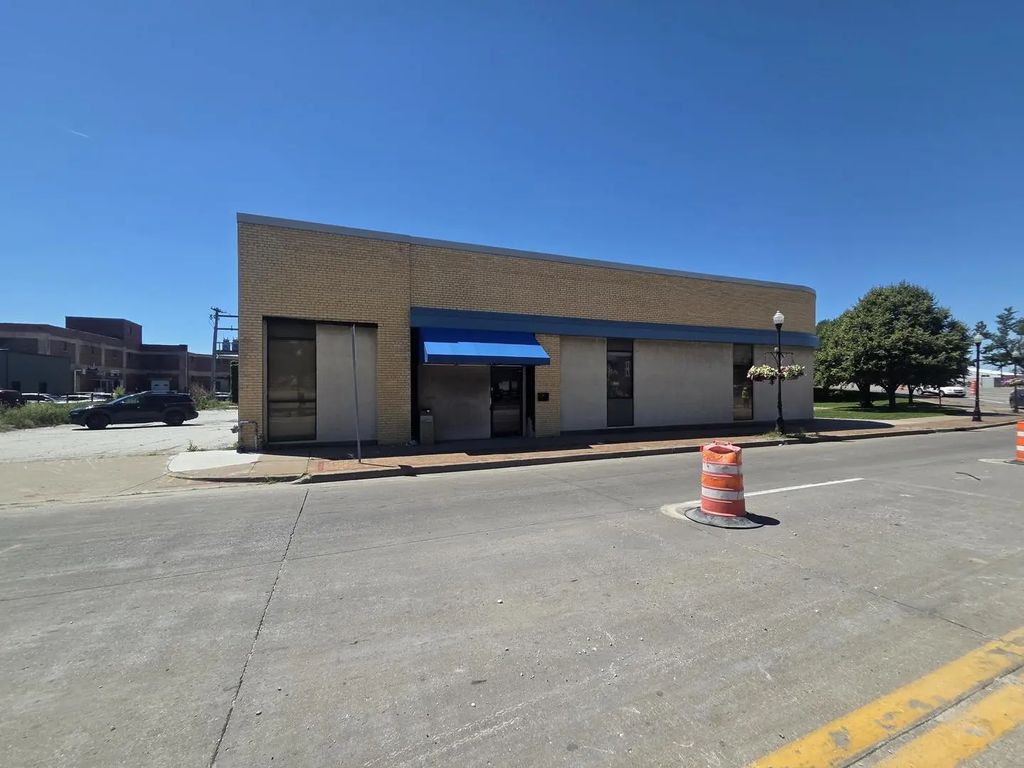 627 W 2nd Street, Davenport