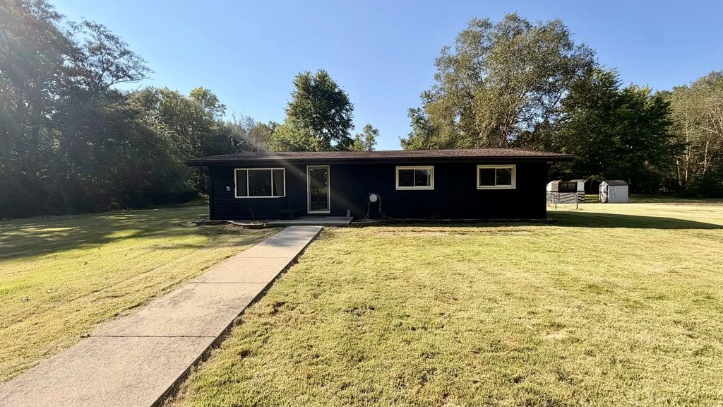 1001 Medlin Road, Centralia