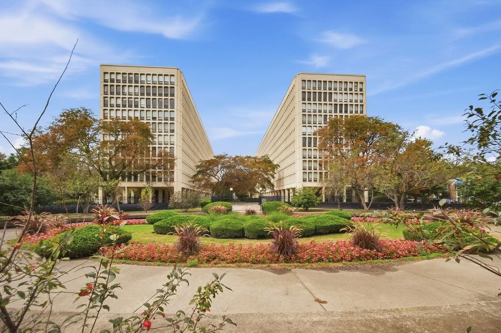 1400 E 55th Place 208s, Chicago