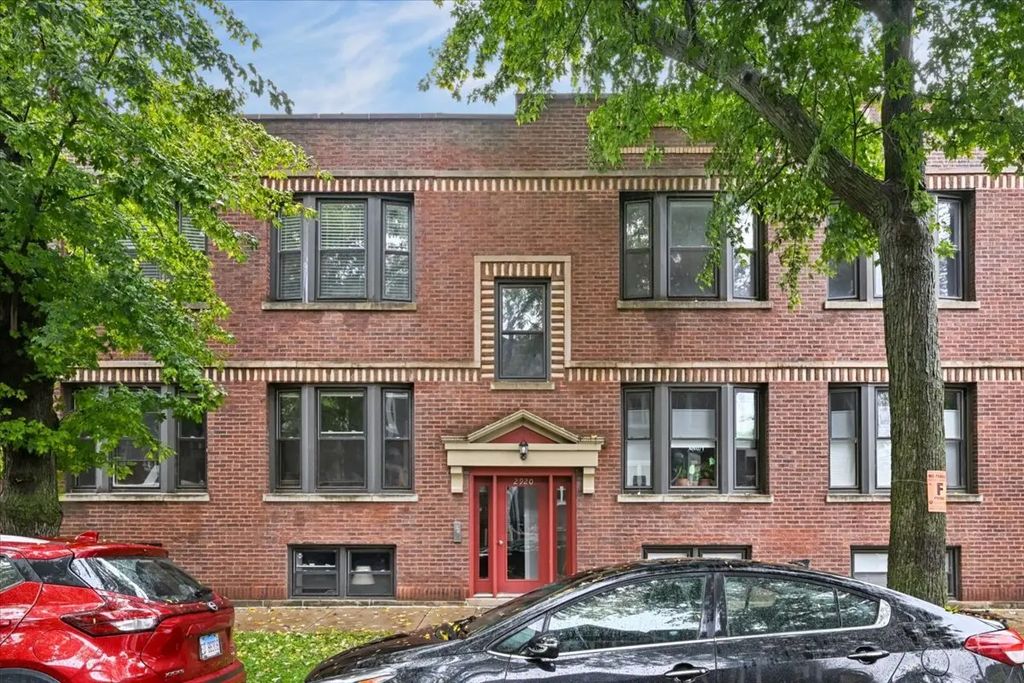 2920 W Berteau Avenue 2, Chicago