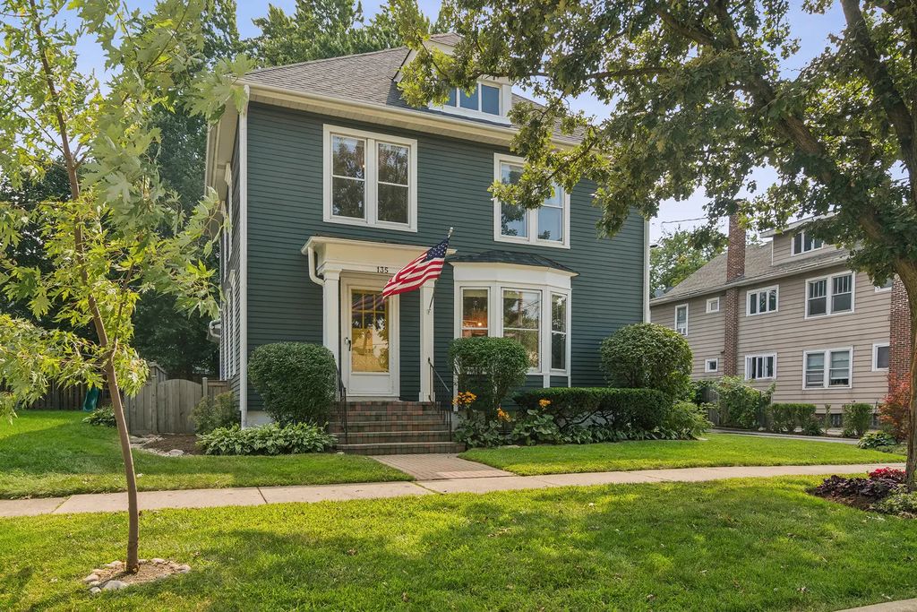 135 W Russell Street, Barrington