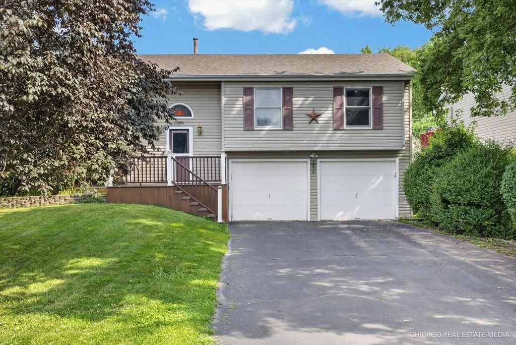 1358 Cottonwood Lane, Crystal Lake
