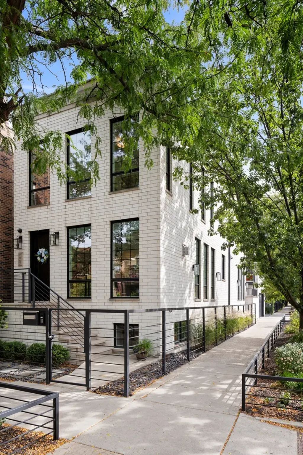 2057 N Oakley Avenue, Chicago