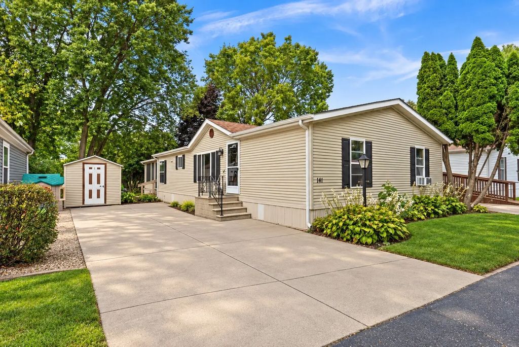 141 Kathryn Ln home for sale in Sandwich Illinois