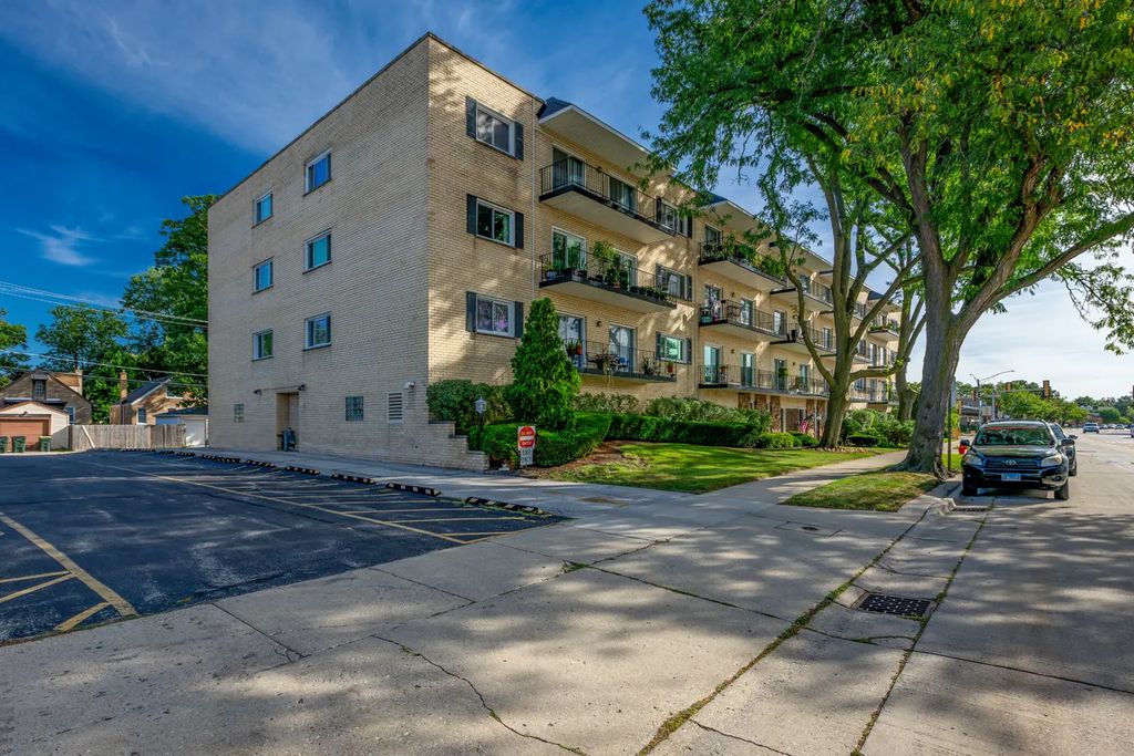 6020 Lincoln Avenue 307, Morton Grove