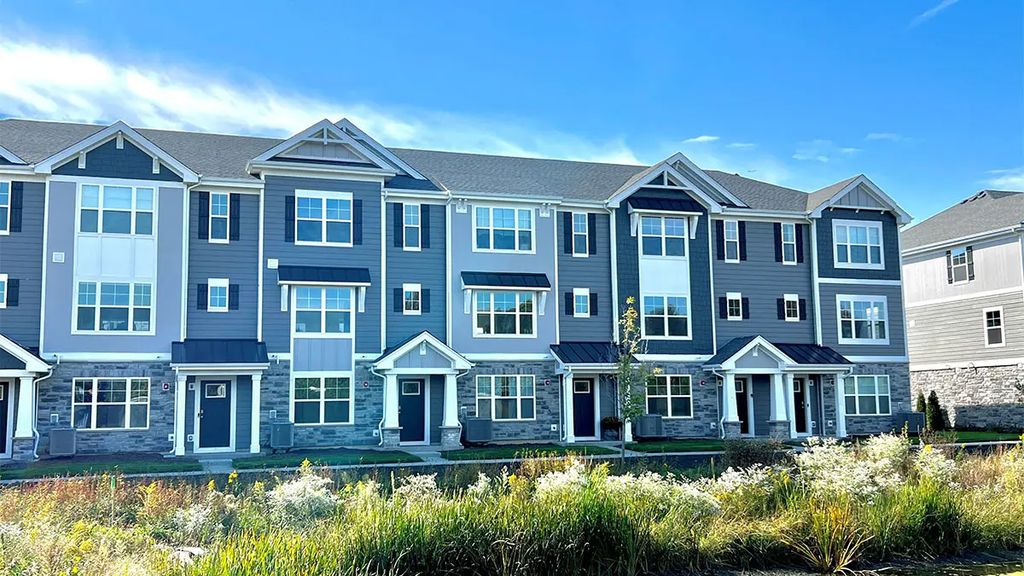 415 Lakeshore Court, St. Charles