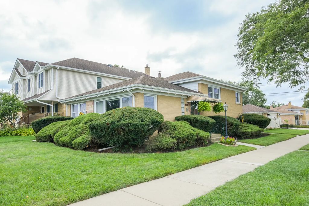 8662 N Ozark Avenue, Niles
