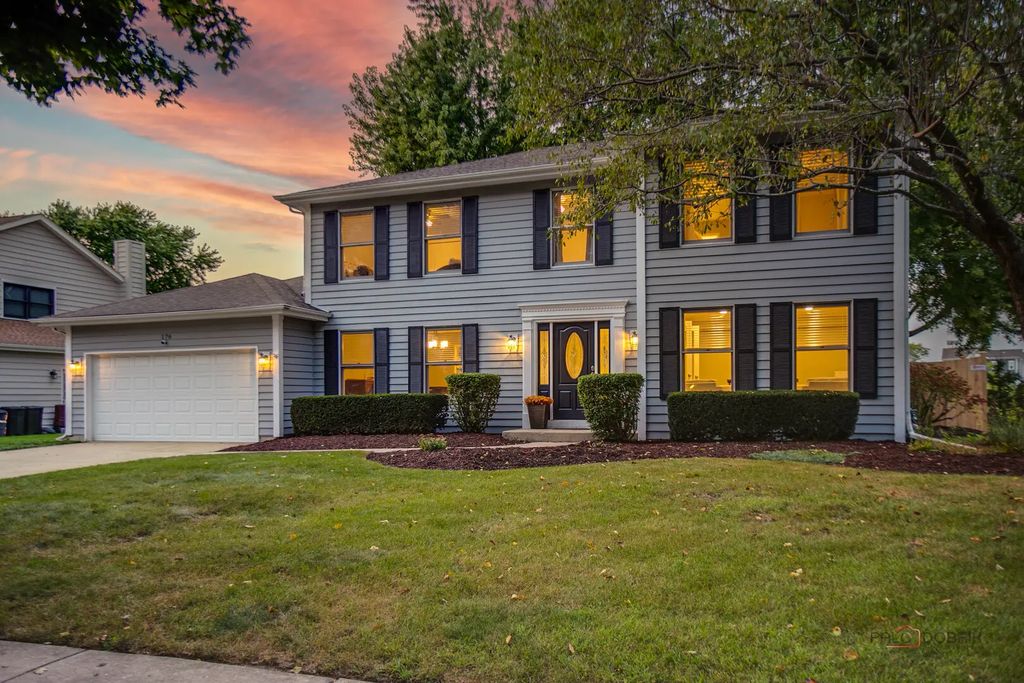 176 Adler Drive, Libertyville