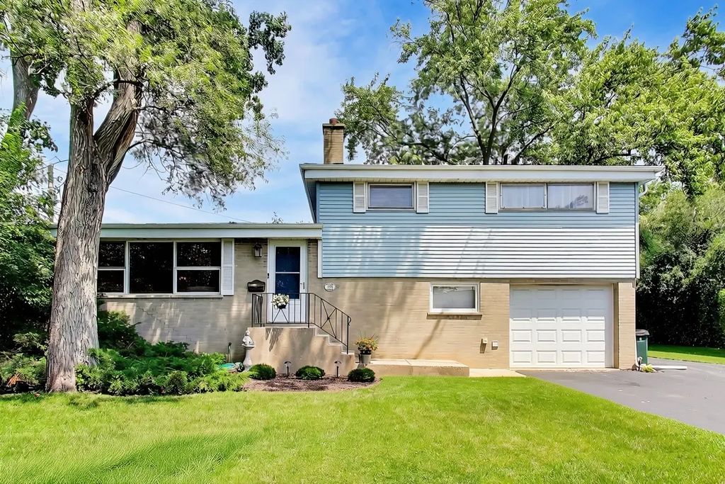1115 Pfingsten Road, Glenview