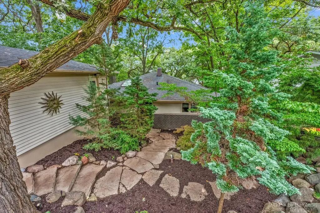 208 N Shore Drive, Oakwood Hills
