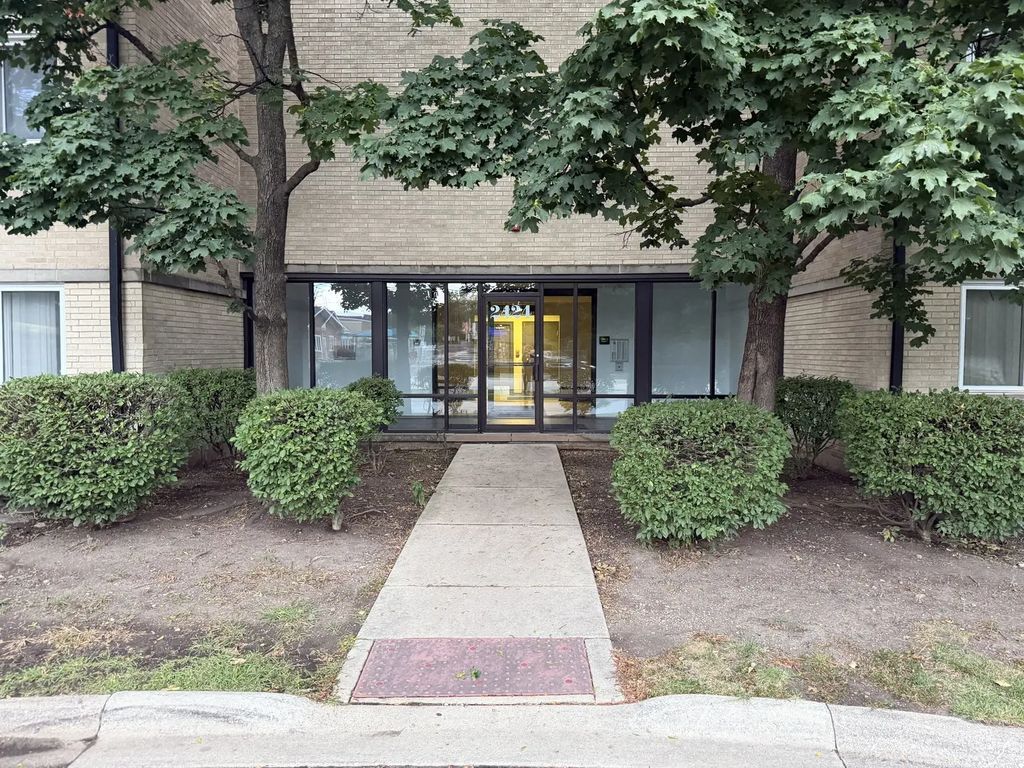 2424 E Oakton Street 4h, Arlington Heights