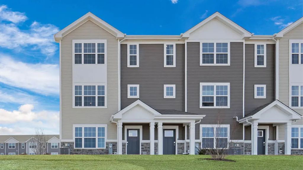2728 Arrowhead Drive, Pingree Grove