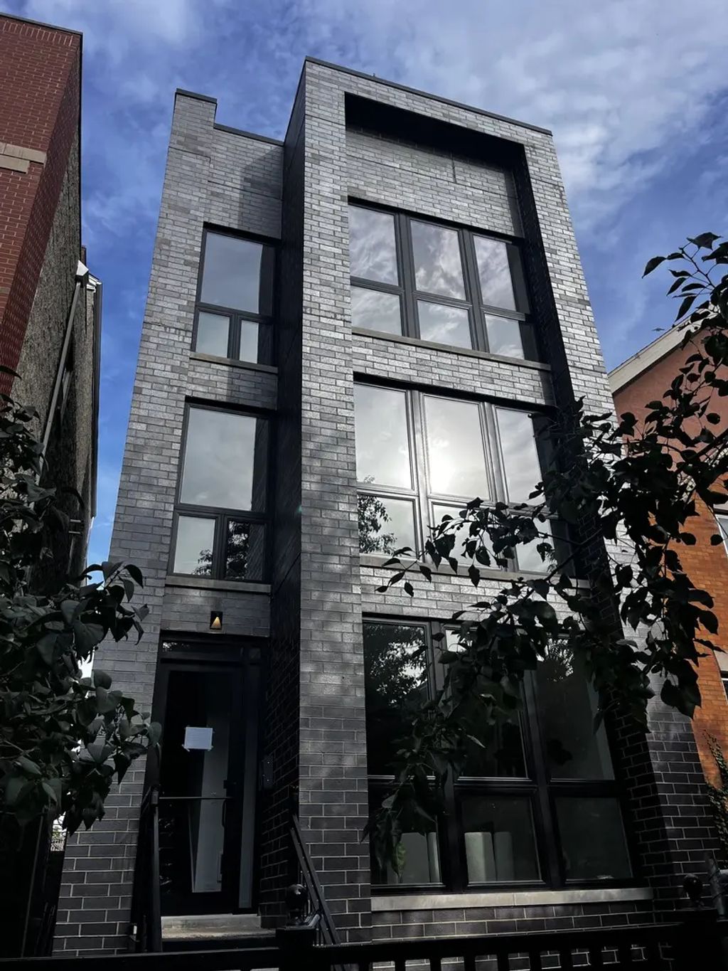 2847 N Damen Avenue 3, Chicago