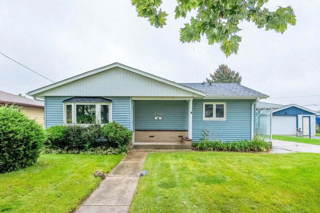 2517 N Elmwood Avenue, Waukegan