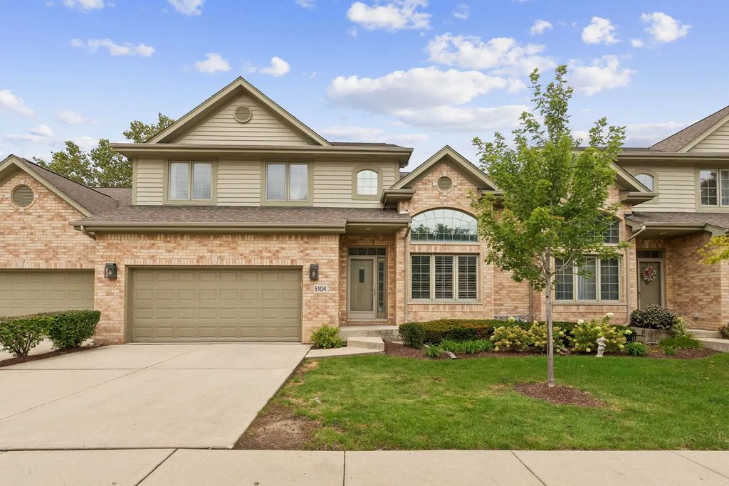 5104 Commonwealth Avenue, Western Springs