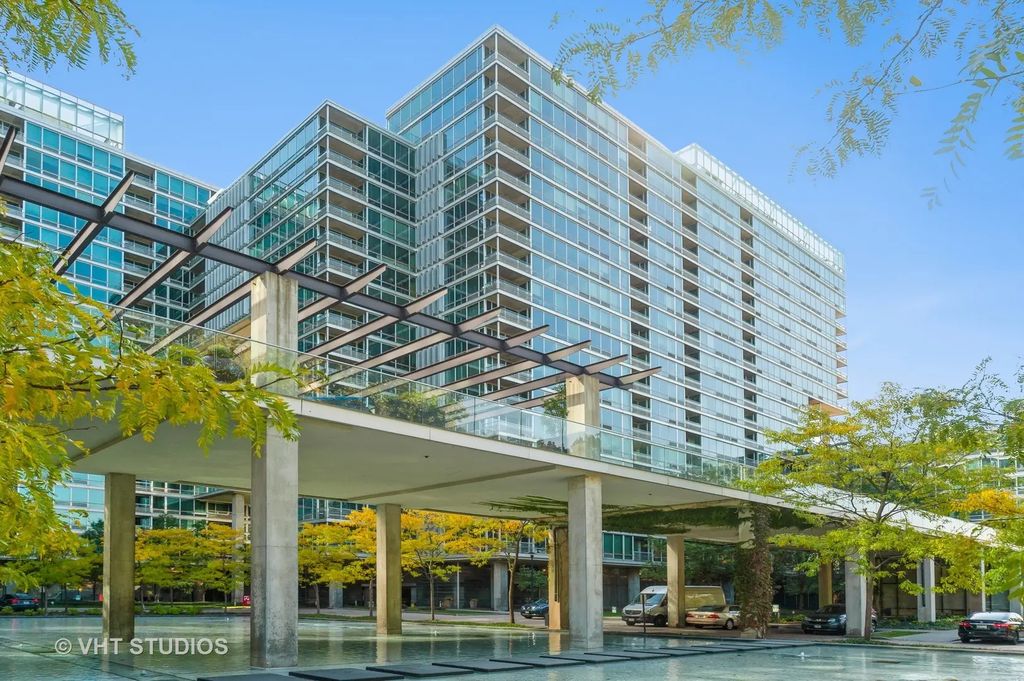 9655 Woods Drive 707, Skokie