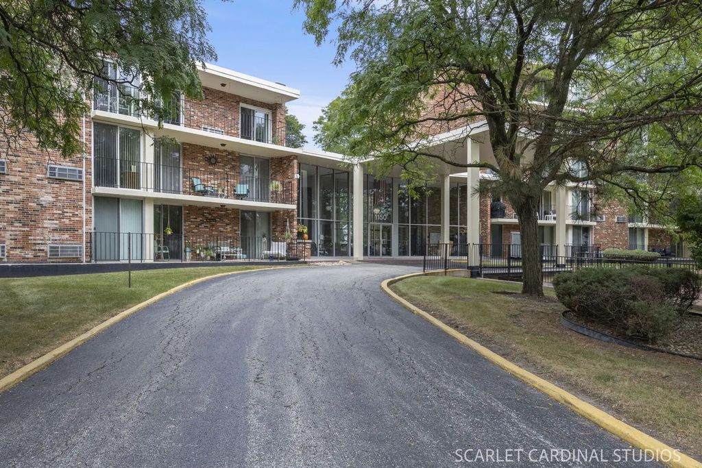 1150 E Jackson Street 2s, Lombard