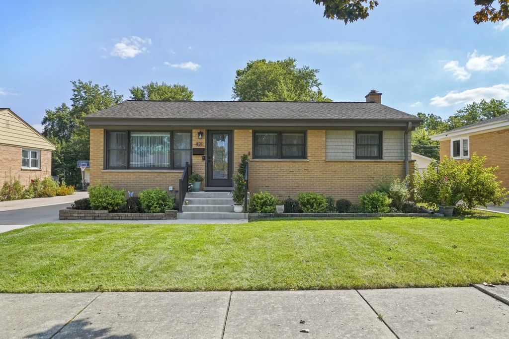 421 Vassar Lane, Des Plaines