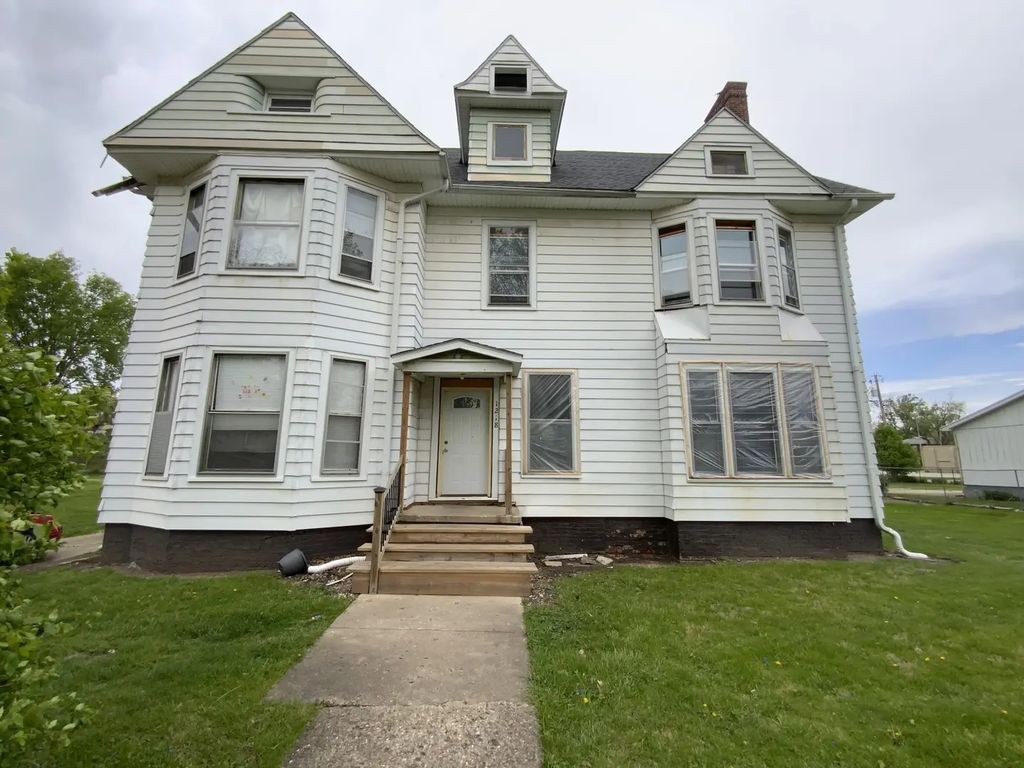 1218 N Walnut Street, Danville