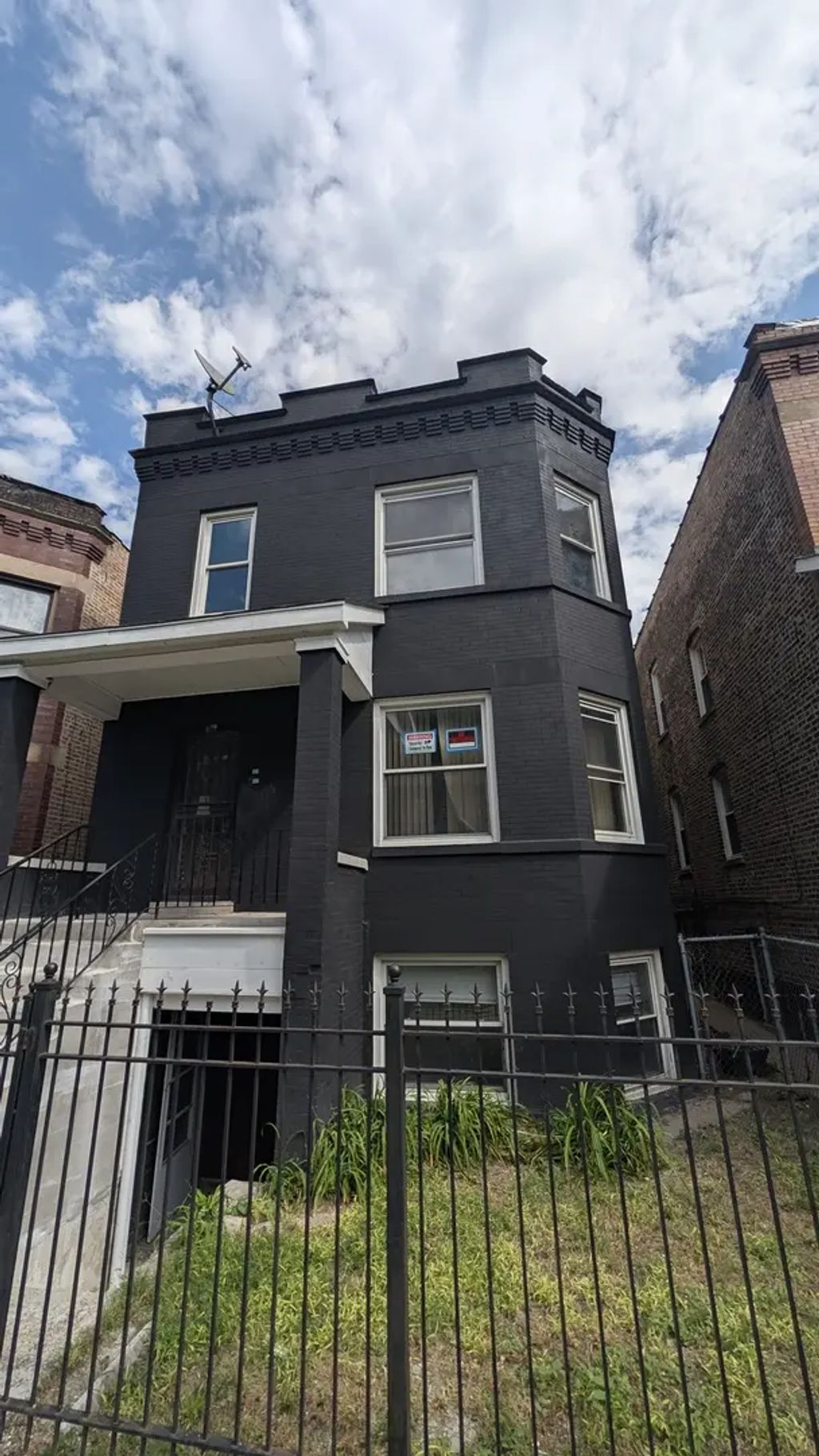821 N Mozart Street, Chicago