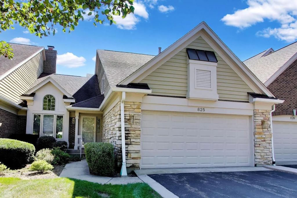 825 Fountain View Drive, Deerfield