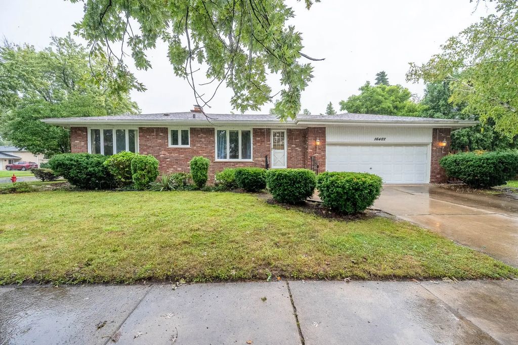 16407 Woodlawn Avenue E, South Holland