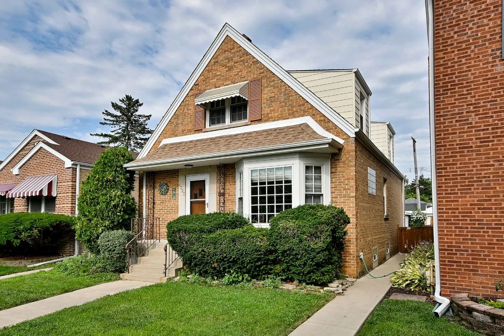 6227 N Naper Avenue, Chicago