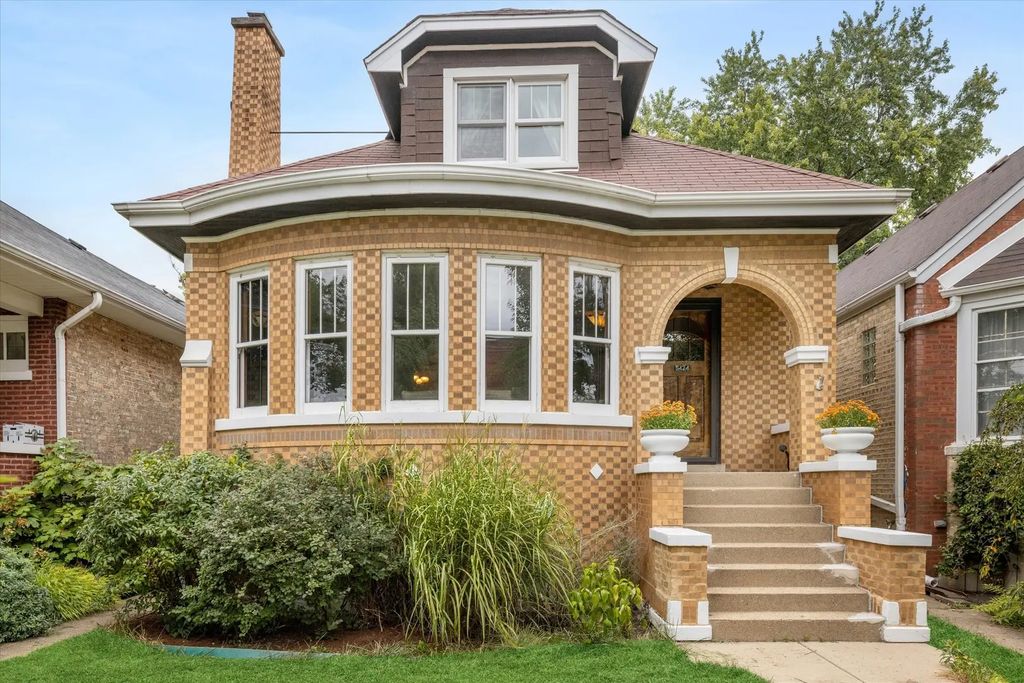5424 W Waveland Avenue, Chicago