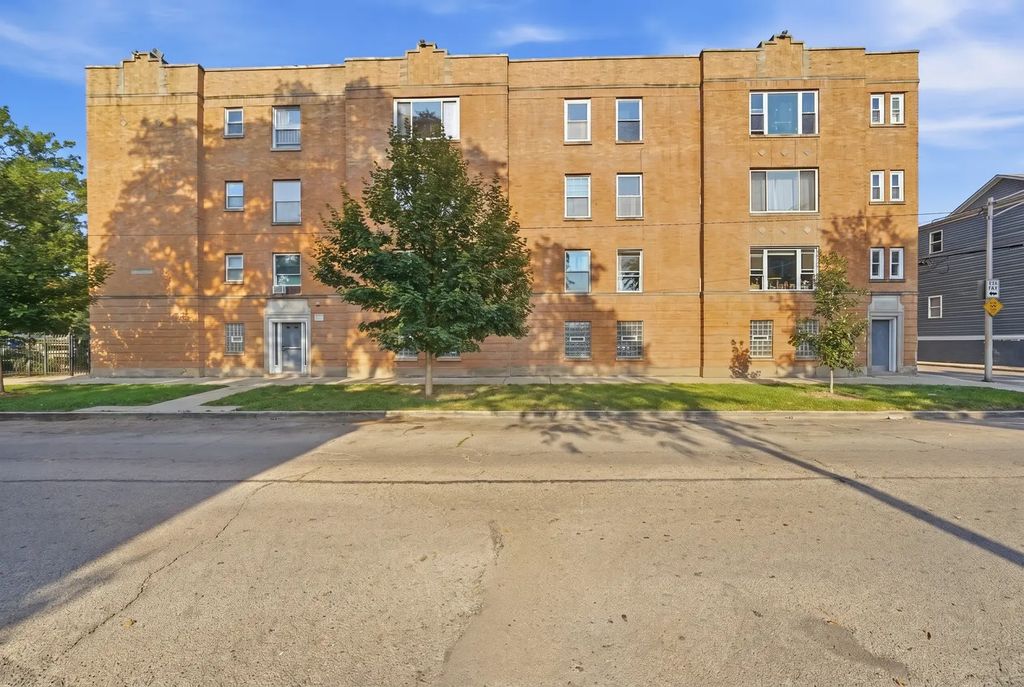 2121 N Saint Louis Avenue 3s, Chicago