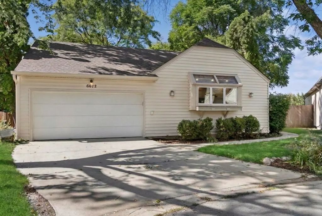 6612 Fernwood Drive, Lisle