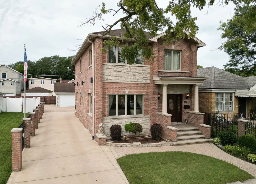 3456 N Pioneer Avenue, Chicago