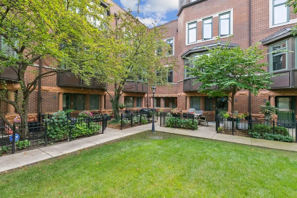 1351 W Altgeld Street 4i, Chicago