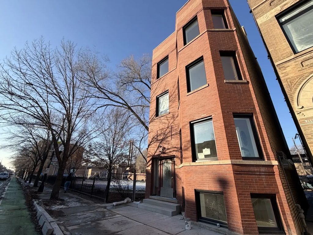 2114 W Augusta Avenue 2, Chicago