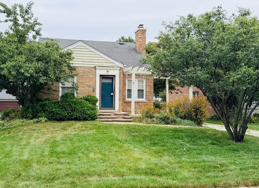 301 N Clinton Avenue, Elmhurst