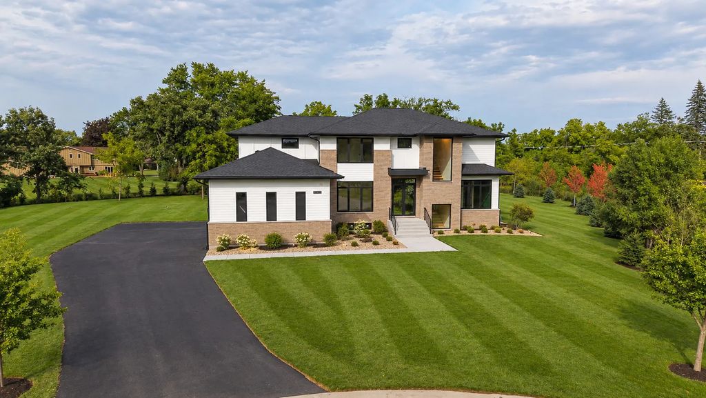 23589 N Owl Court, Lake Barrington