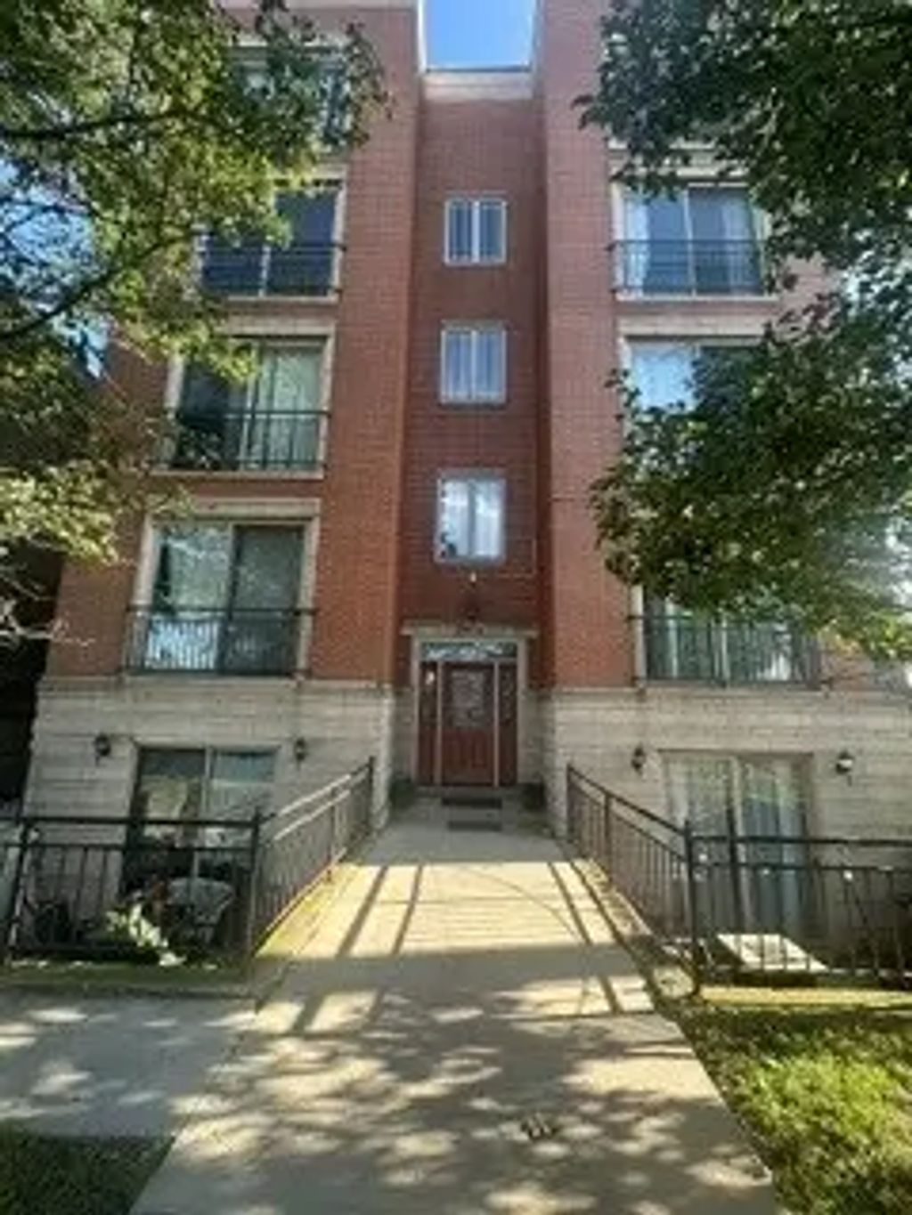 2741 W Congress Parkway 3e, Chicago
