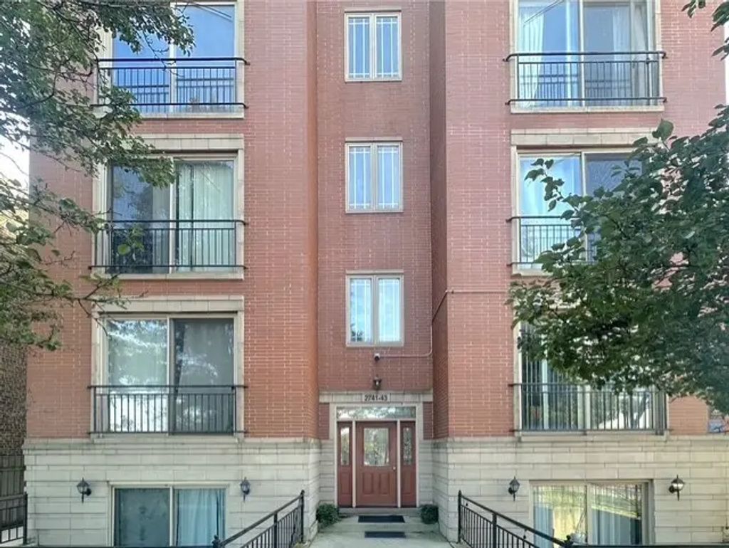 2741 W Congress Parkway 3e, Chicago